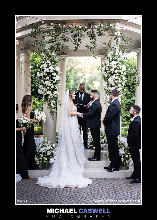 Read more about the article Lindsey & Aren’s Wedding at the Elms Mansion