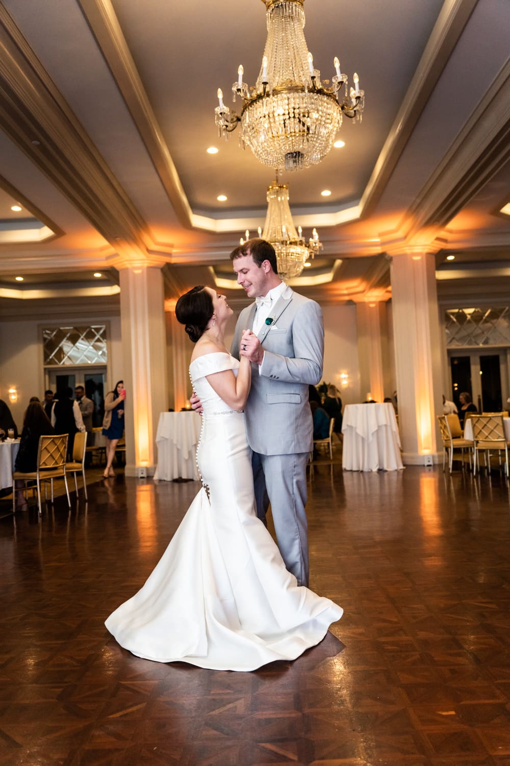 Couple dances at Chateau Country Club wedding