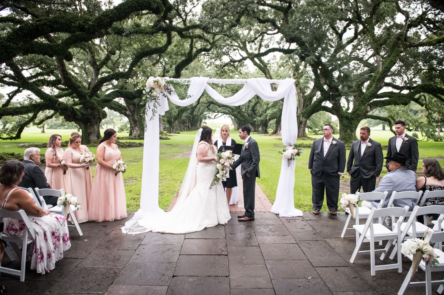 Wedding ceremony at Oak Alley Plantation in Vacherie