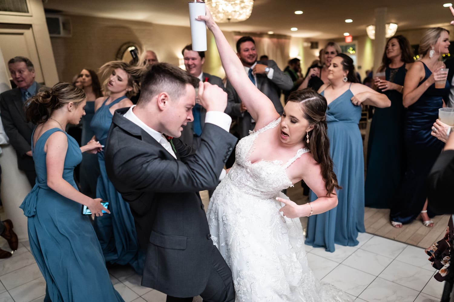 Bride and groom dance at Southern Oaks wedding in New Orleans