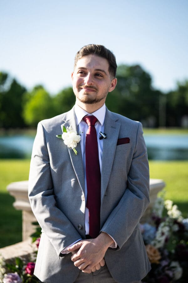 Groom sees bride coming up the aisle