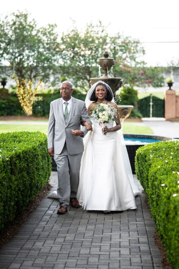 Bride and father walk up the aisle at Southern Oaks