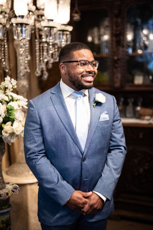Groom sees bride walk up the aisle
